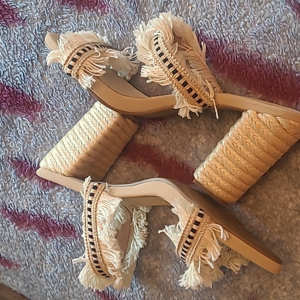 Shoes - Picture 5 of 6